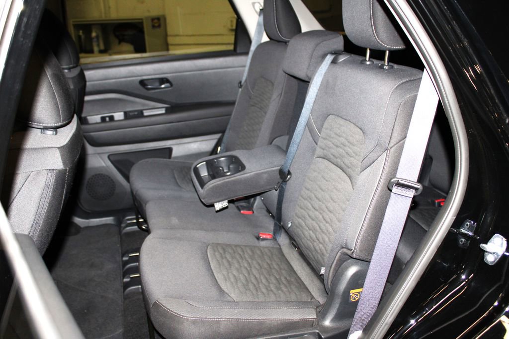 Used 2025 Nissan Pathfinder SV AWD/4WD image 28