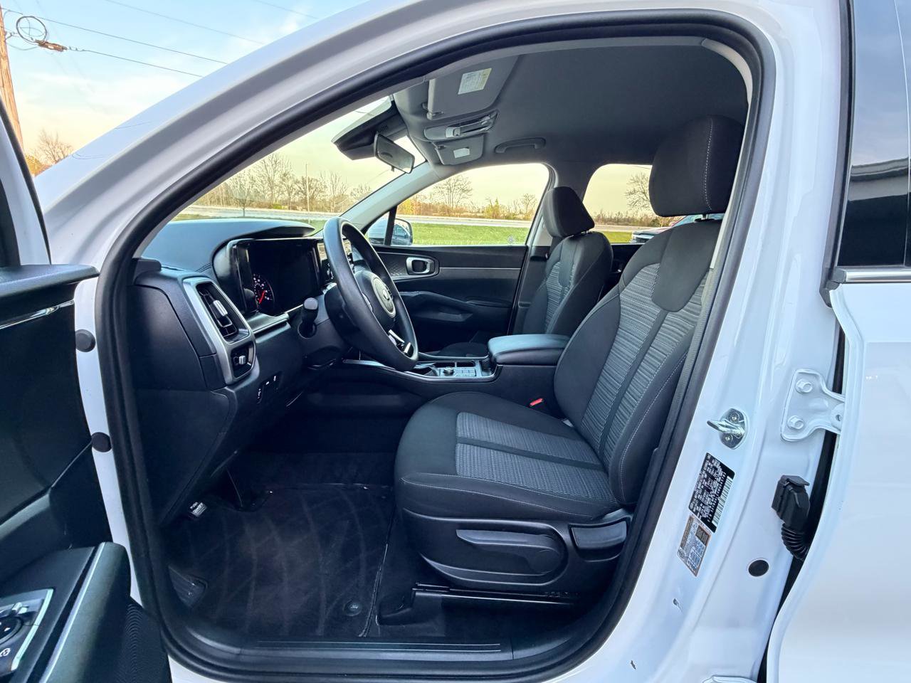 Used 2021 Kia Sorento LX FWD image 11