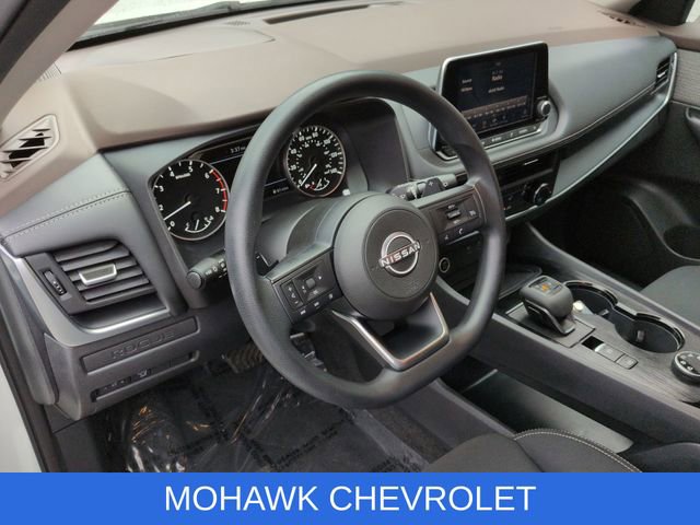 Used 2023 Nissan Rogue S AWD/4WD image 11