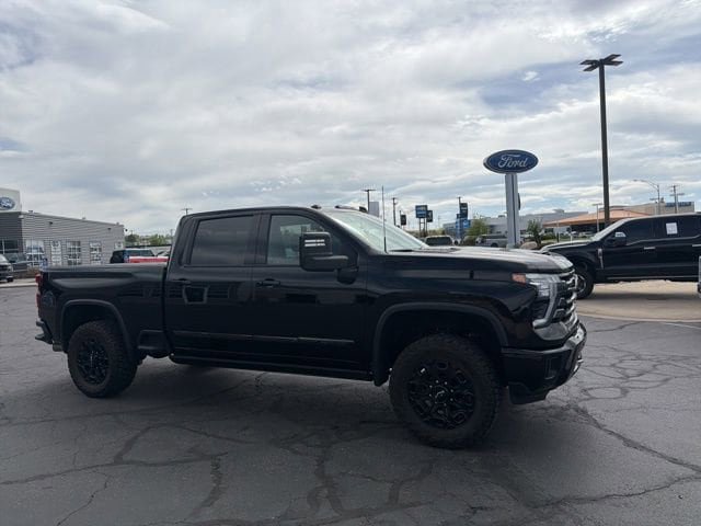 Used 2024 Chevrolet Silverado 2500 High Country w/ Midnight Edition image 3