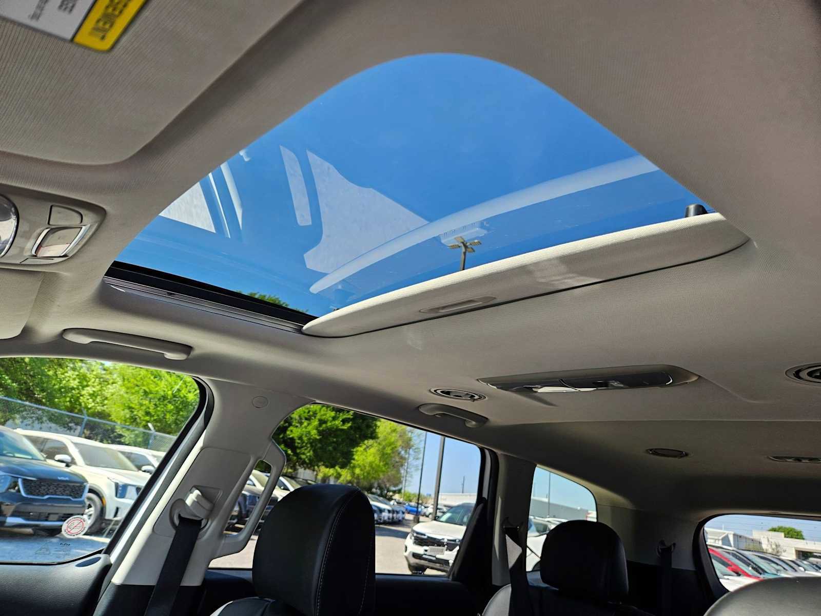 Used 2025 Kia Telluride S image 16