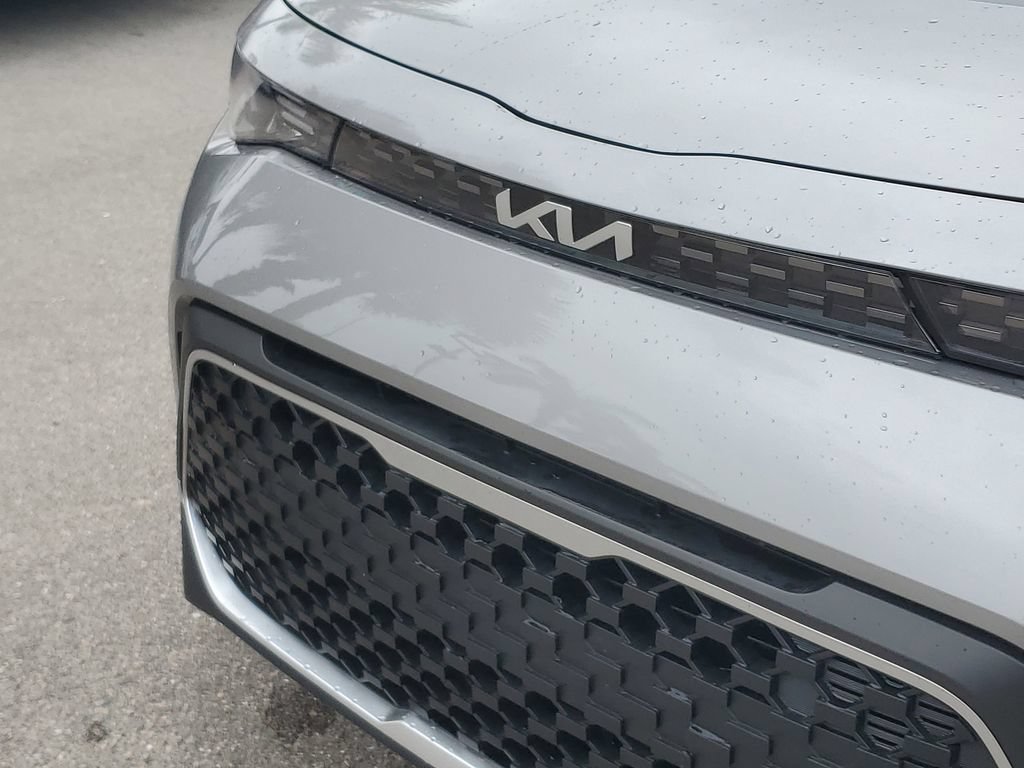 Used 2023 Kia Soul LX w/ LX Technology Package FWD image 9