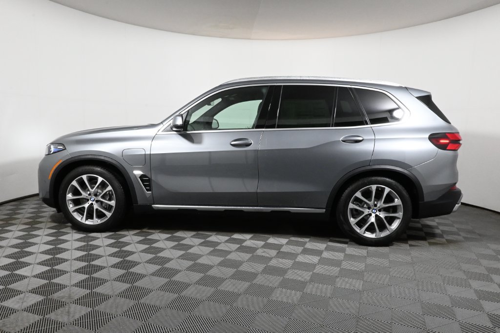 Used 2026 BMW X5 xDrive50e w/ Premium Package AWD/4WD image 2
