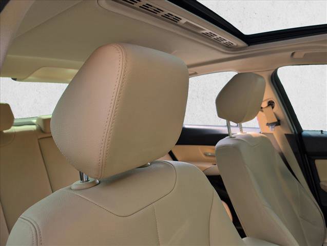 Used 2017 BMW 320i Sedan RWD image 23