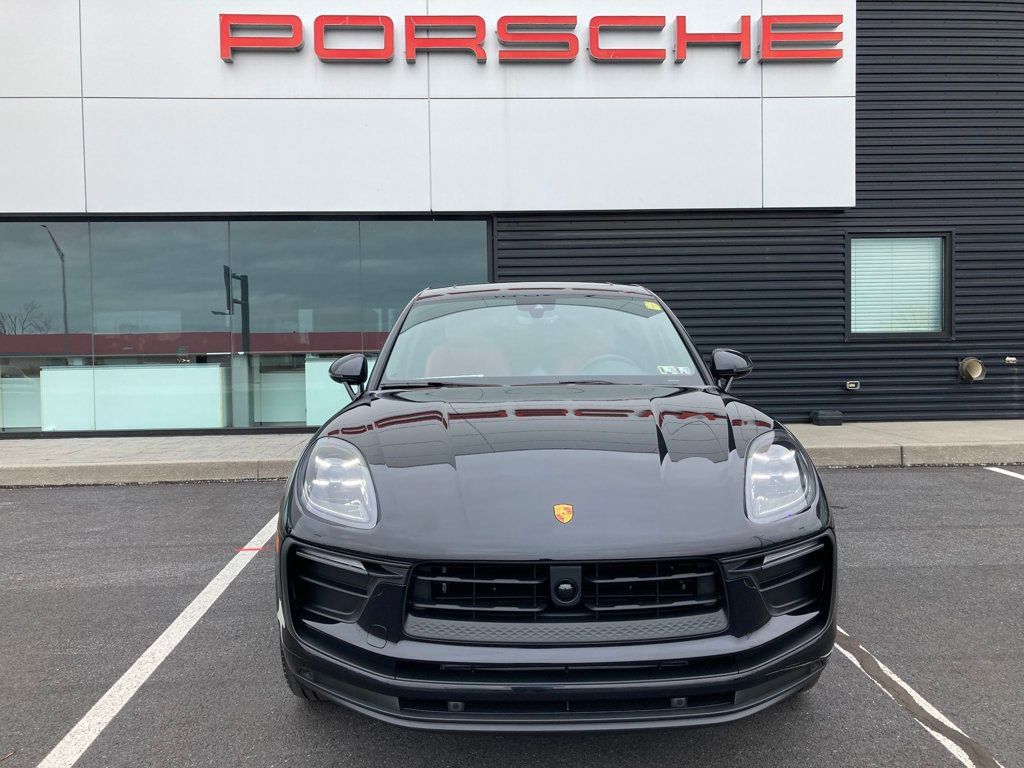 Used 2025 Porsche Macan image 10