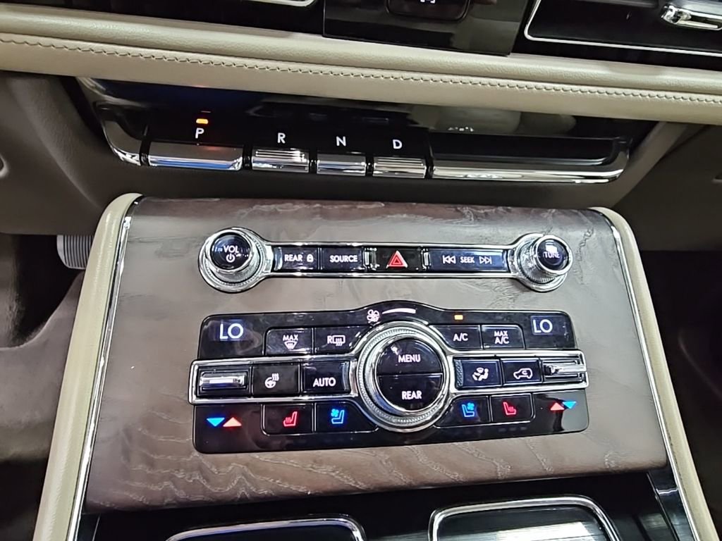 Used 2020 Lincoln Aviator Reserve w/ Equipment Group 202A image 20