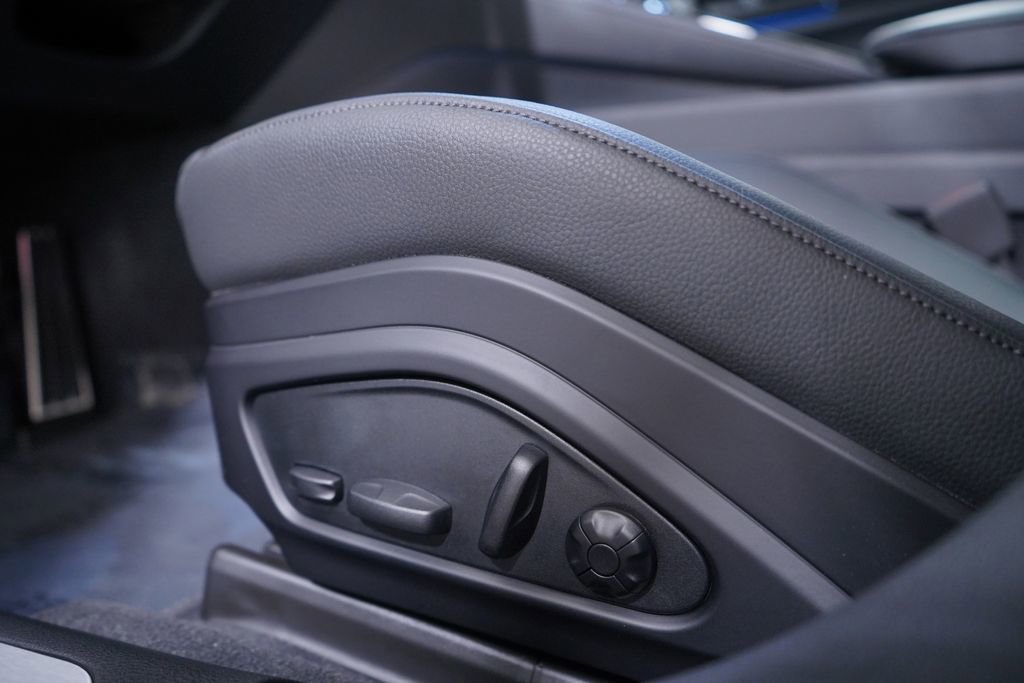 Used 2025 Porsche Panamera RWD image 17