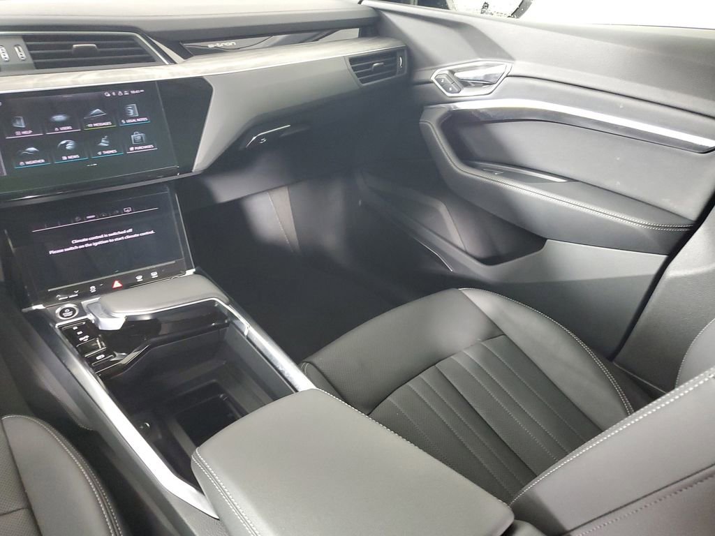 Certified 2023 Audi e-tron Premium Plus w/ Premium Plus Package image 18