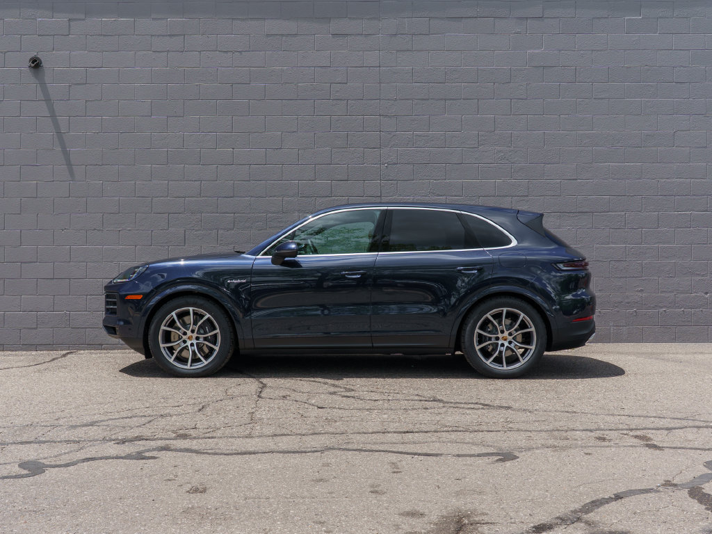 New 2026 Porsche Cayenne E-Hybrid AWD/4WD image 2