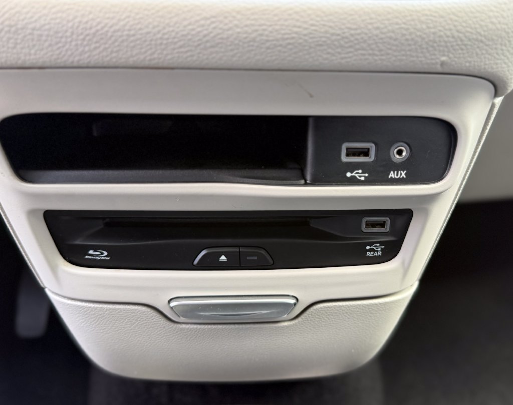 Used 2019 Chrysler Pacifica Limited w/ Advanced Safetytec Group FWD image 27