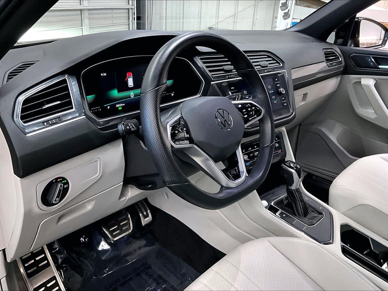 Used 2023 Volkswagen Tiguan SE R-Line FWD image 16