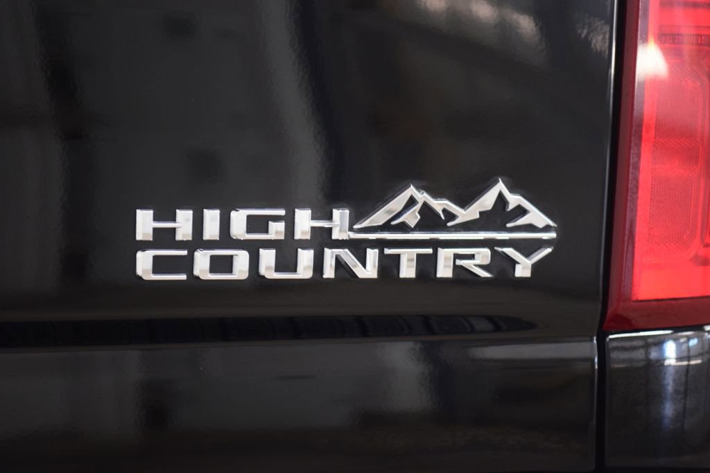 Used 2024 Chevrolet Silverado 2500 High Country w/ Technology Package AWD/4WD image 24