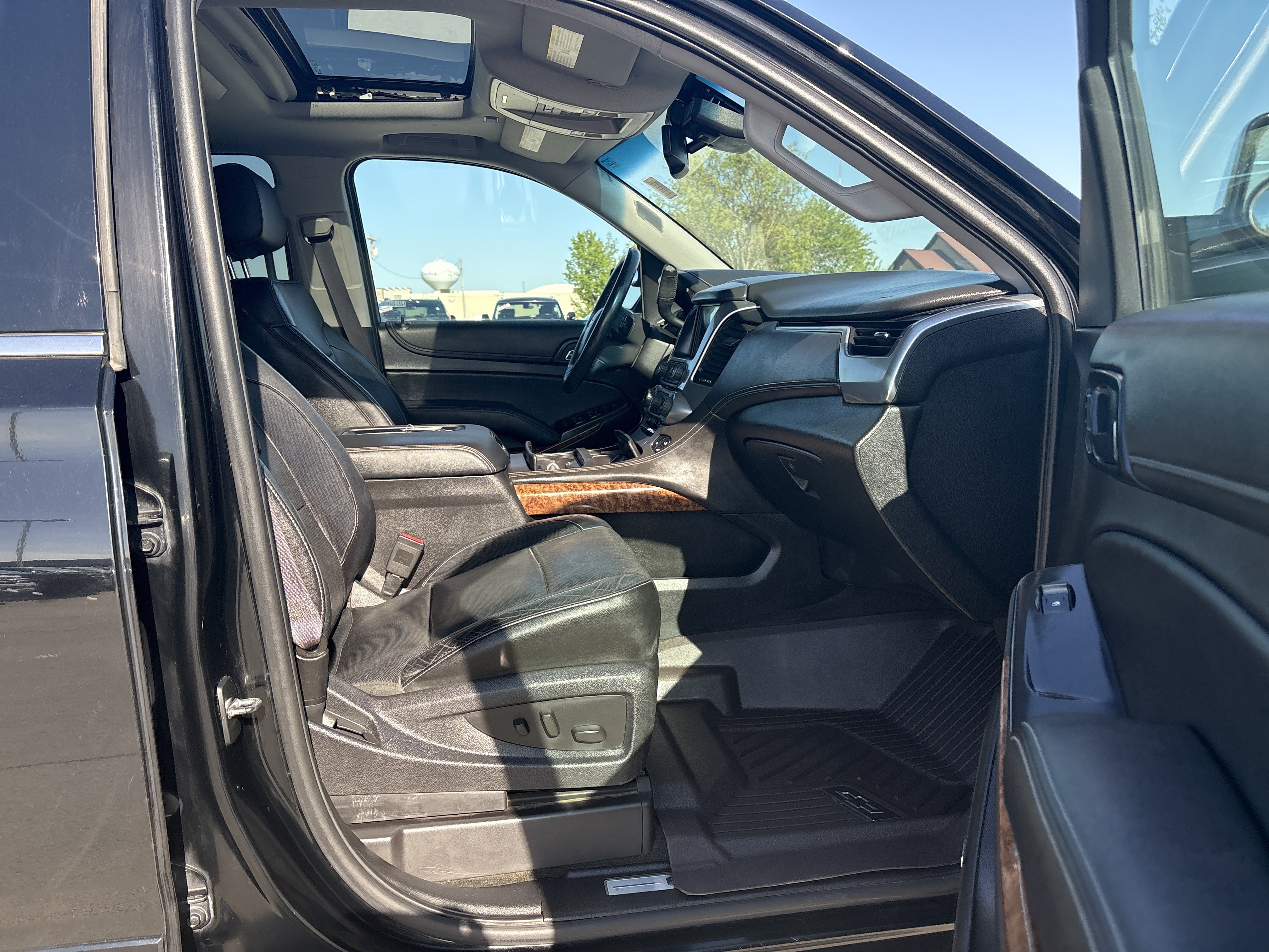 Used 2015 Chevrolet Tahoe LTZ AWD/4WD image 11