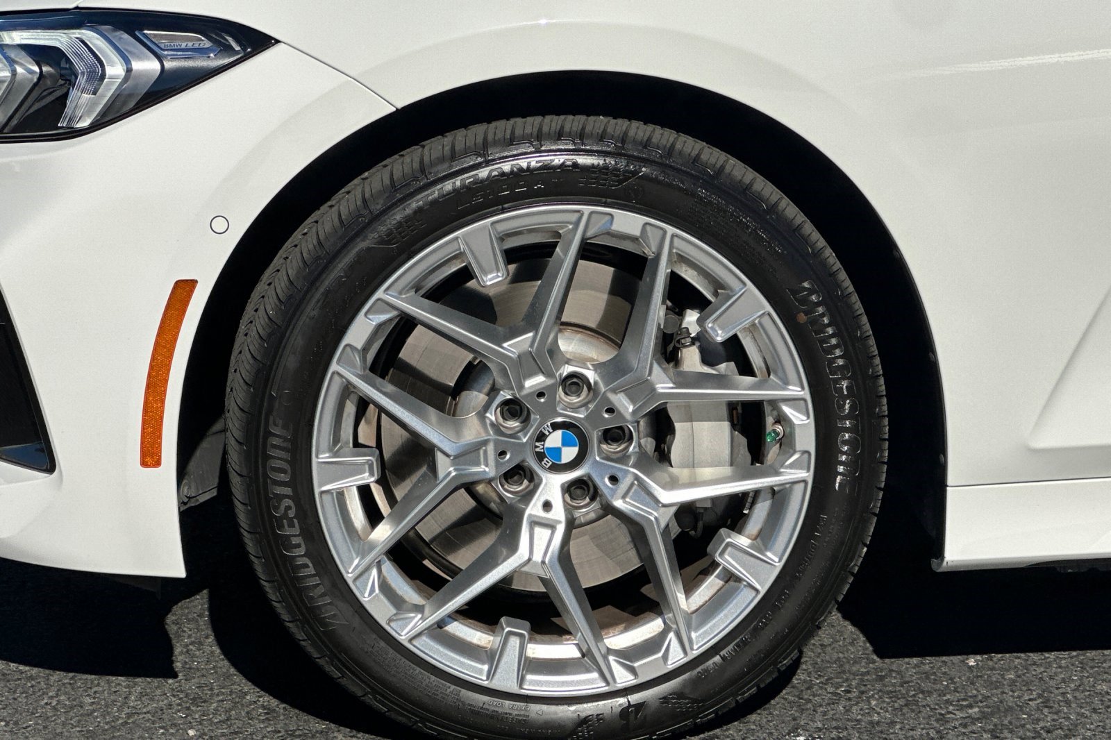 Used 2025 BMW 330i Sedan w/ Premium Package image 37