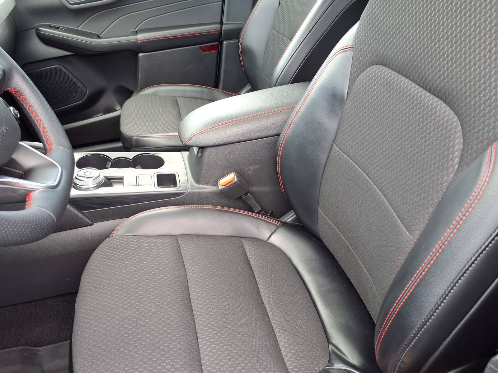 Used 2024 Ford Escape ST-Line w/ Tech Pack #1 AWD/4WD image 3
