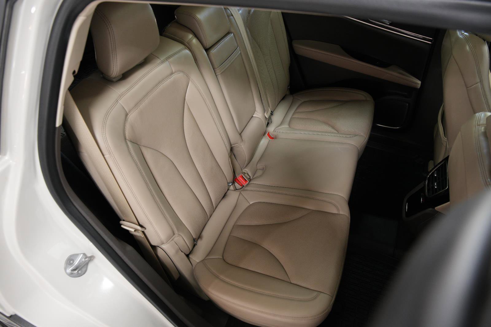 Used 2022 Lincoln Nautilus Reserve image 17