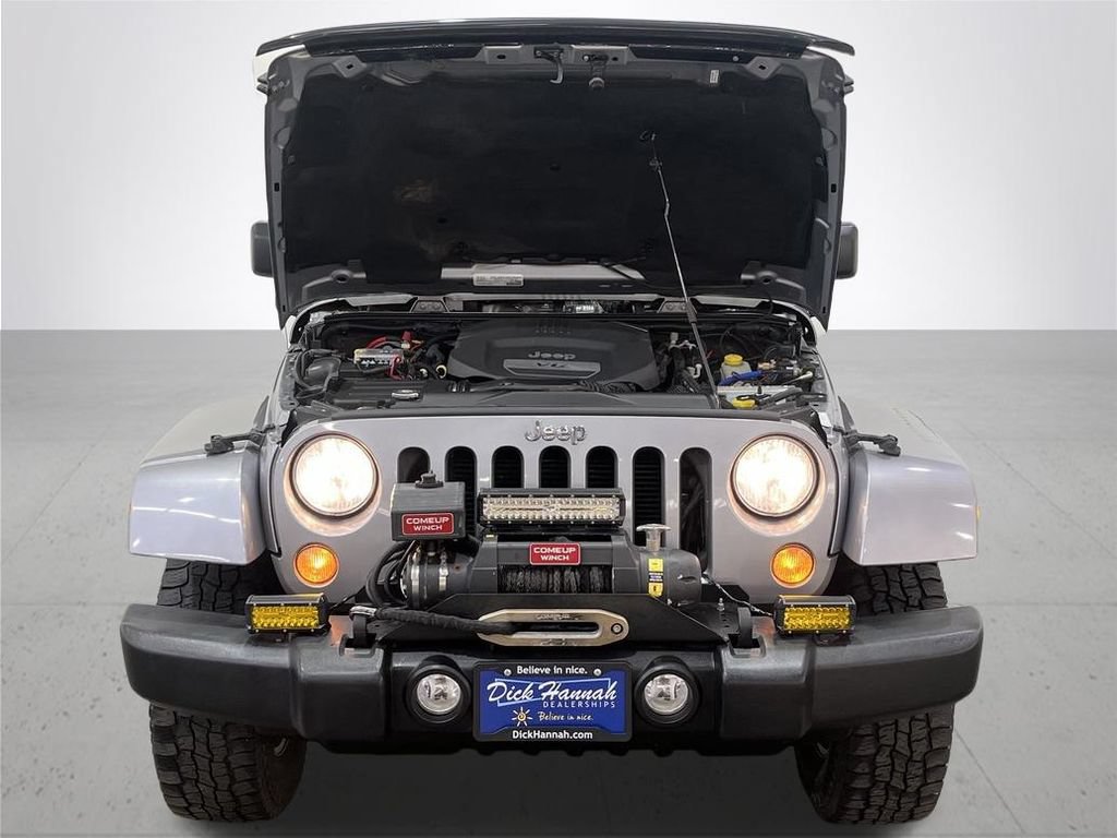 Used 2015 Jeep Wrangler Unlimited Rubicon w/ Connectivity Group AWD/4WD image 5