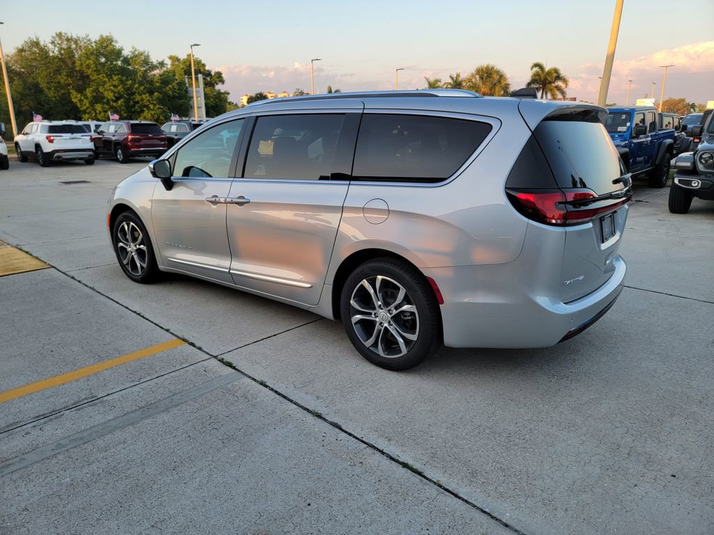 New 2026 Chrysler Pacifica Pinnacle image 3
