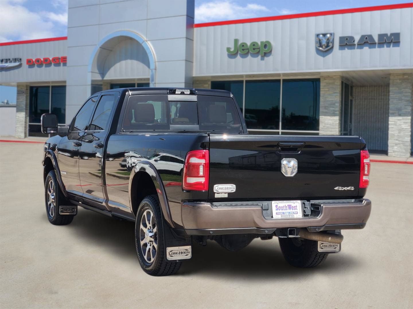 Used 2024 RAM 3500 Limited w/ Towing Technology Group AWD/4WD image 4