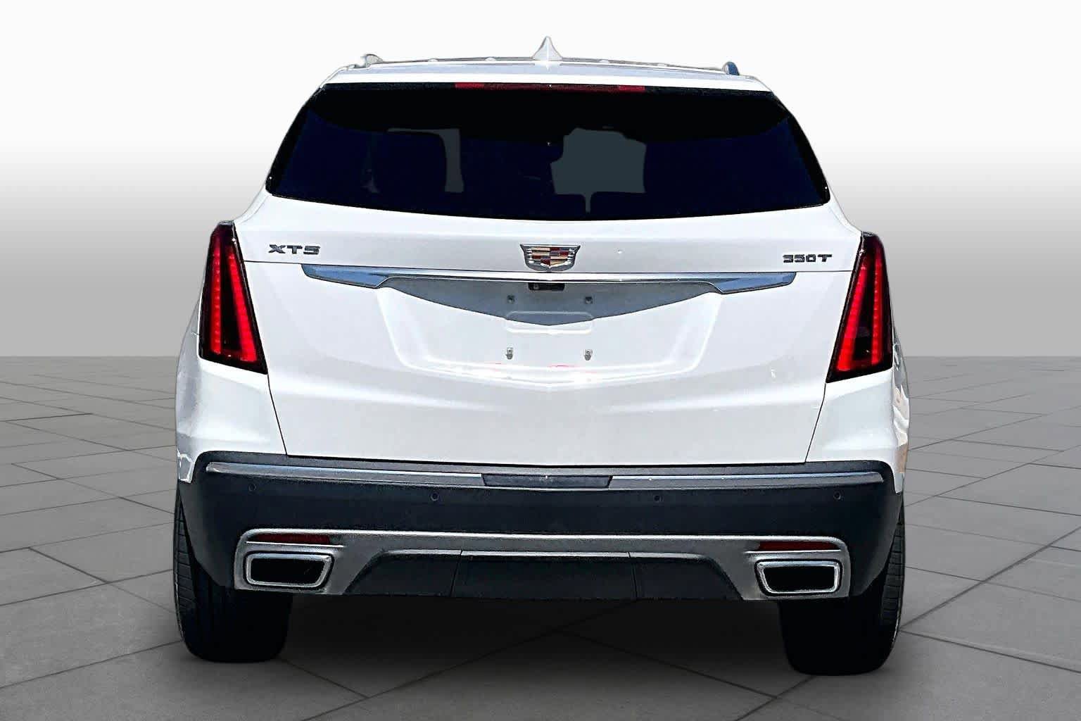 Used 2024 Cadillac XT5 Premium Luxury w/ Technology Package FWD image 5
