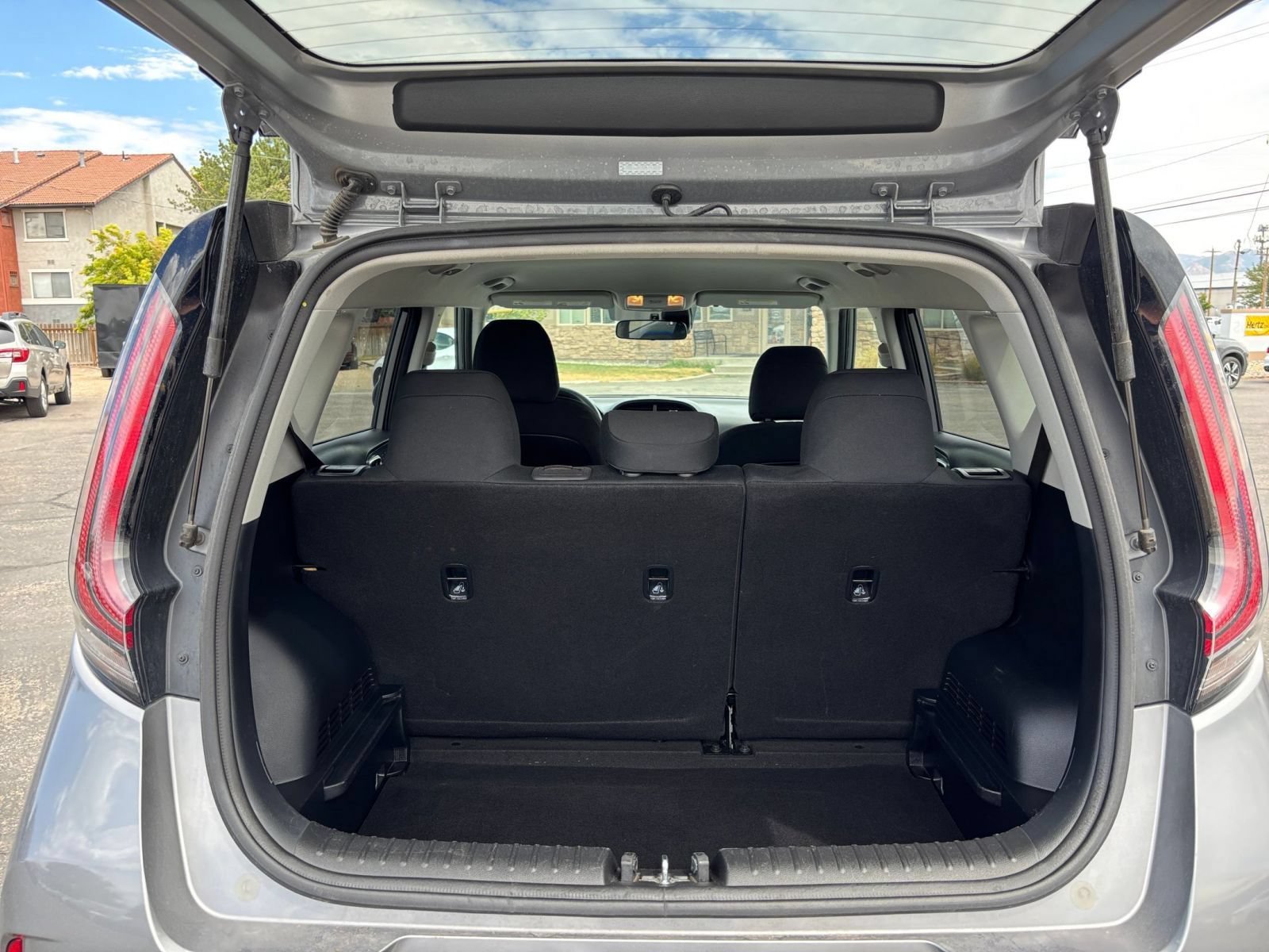 Used 2025 Kia Soul LX w/ LX Technology Package FWD image 28