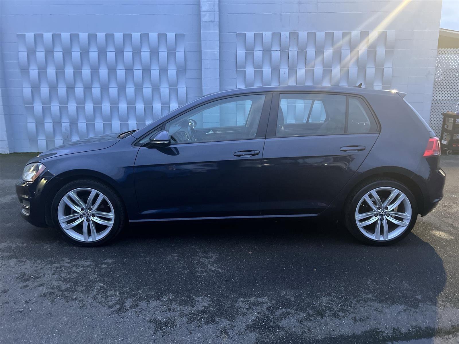 Used 2015 Volkswagen Golf TDI SEL image 4