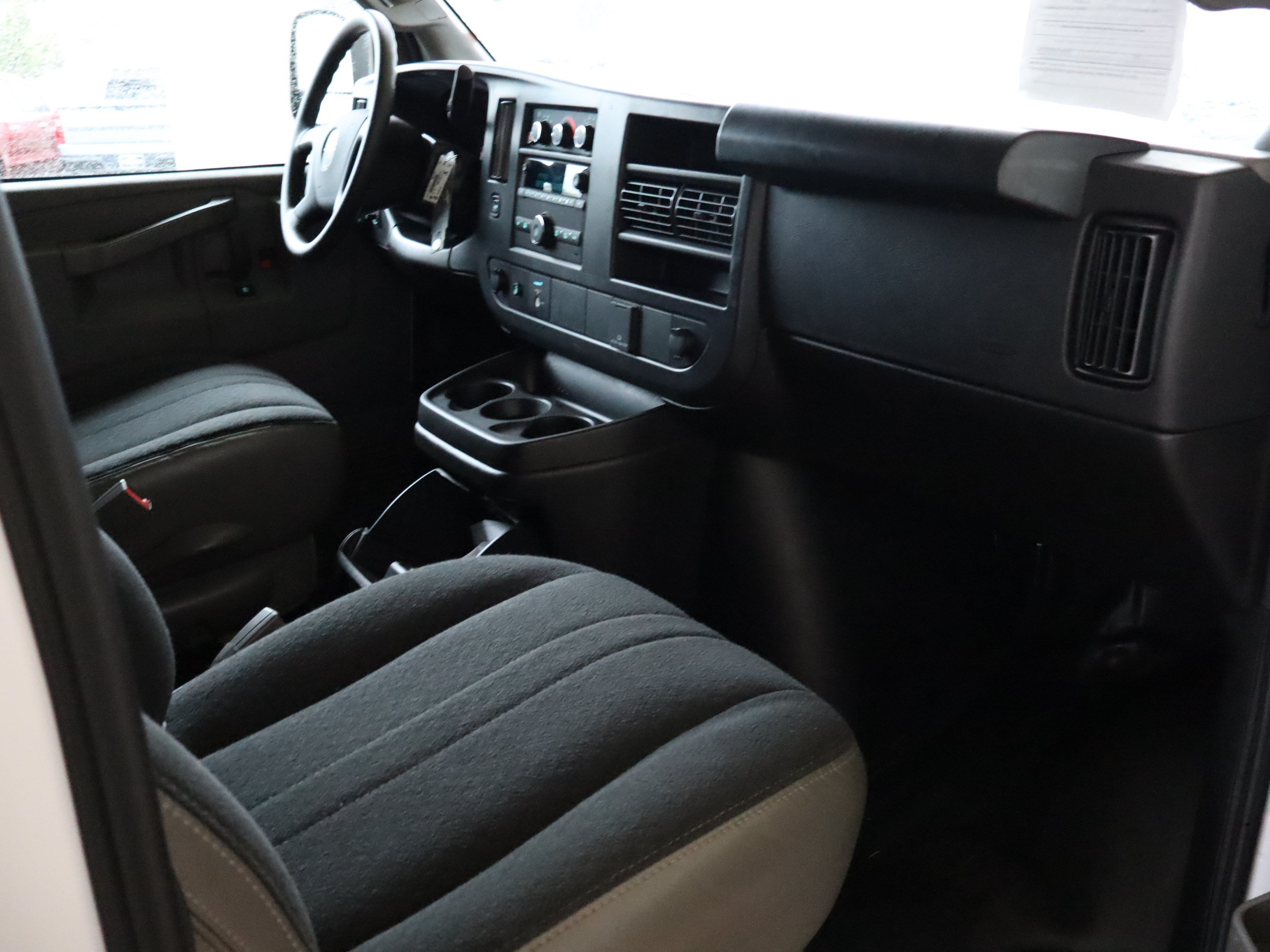 Used 2025 GMC Savana 2500 w/ Driver Convenience Package RWD image 28