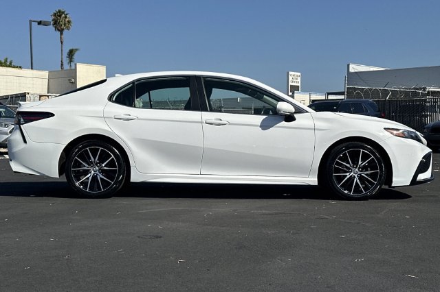 Used 2024 Toyota Camry SE FWD image 3