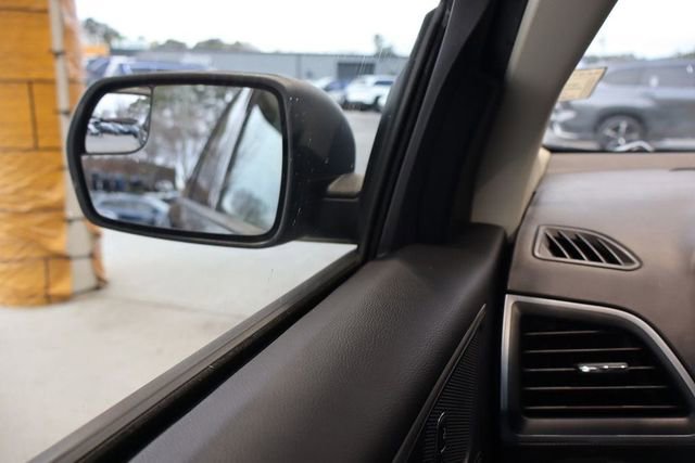 Used 2017 Ford Edge SE image 40