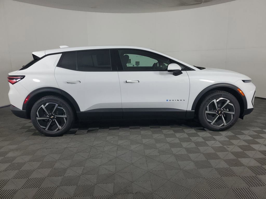 New 2026 Chevrolet Equinox EV LT image 3