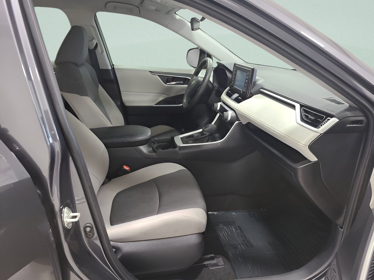 Used 2021 Toyota RAV4 XLE AWD/4WD image 11