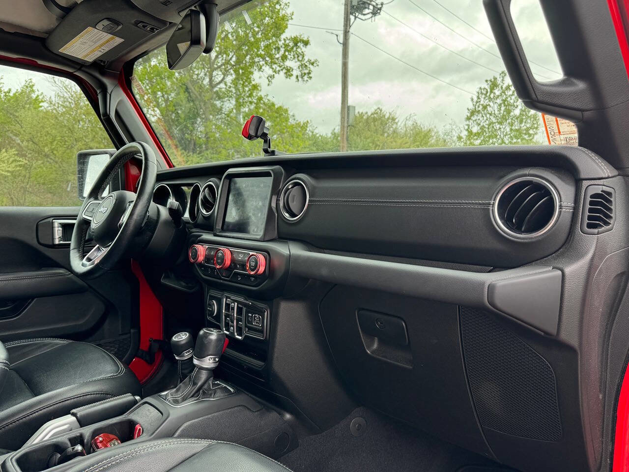 Used 2020 Jeep Wrangler Unlimited Sahara w/ Uconnect 4C Nav & Sound Group AWD/4WD image 17