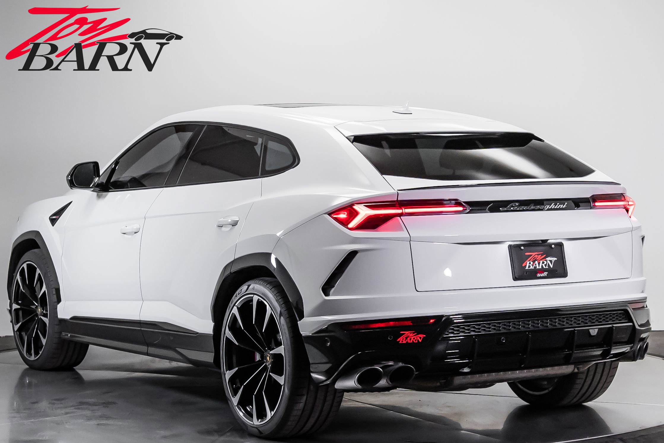 Used 2022 Lamborghini Urus AWD/4WD image 3