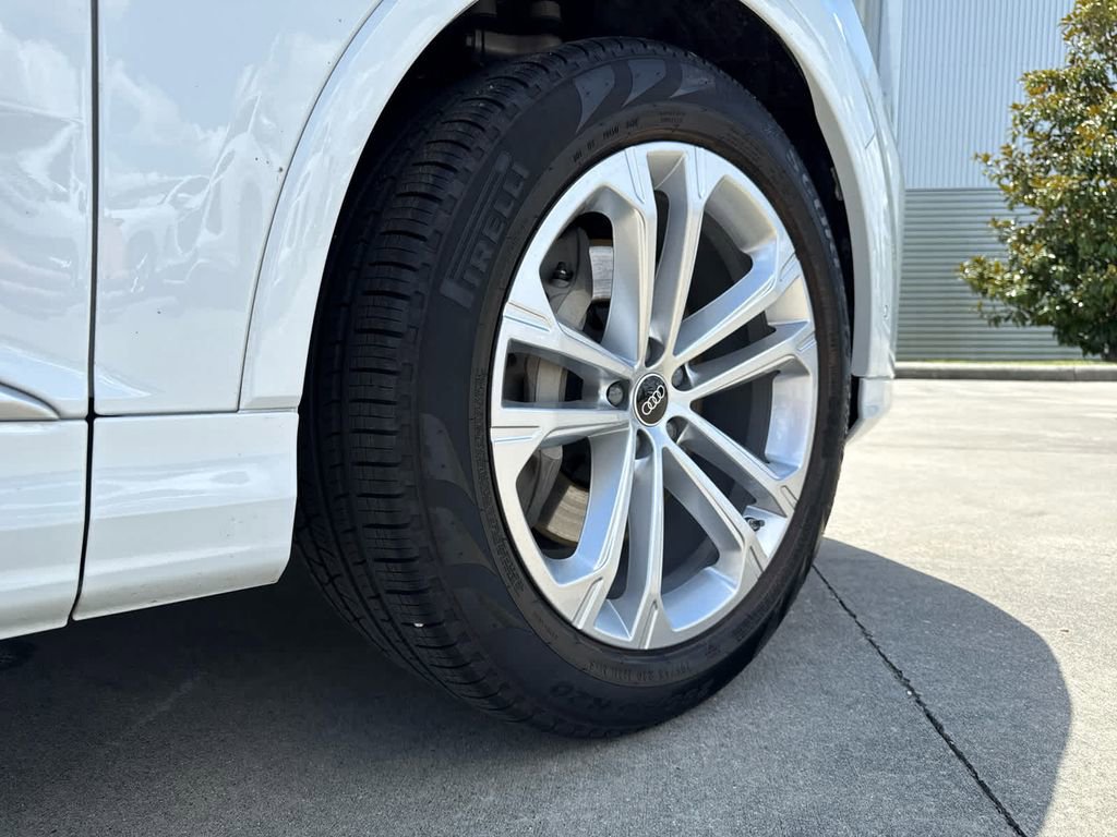 Used 2025 Audi Q7 3.0T Prestige image 12