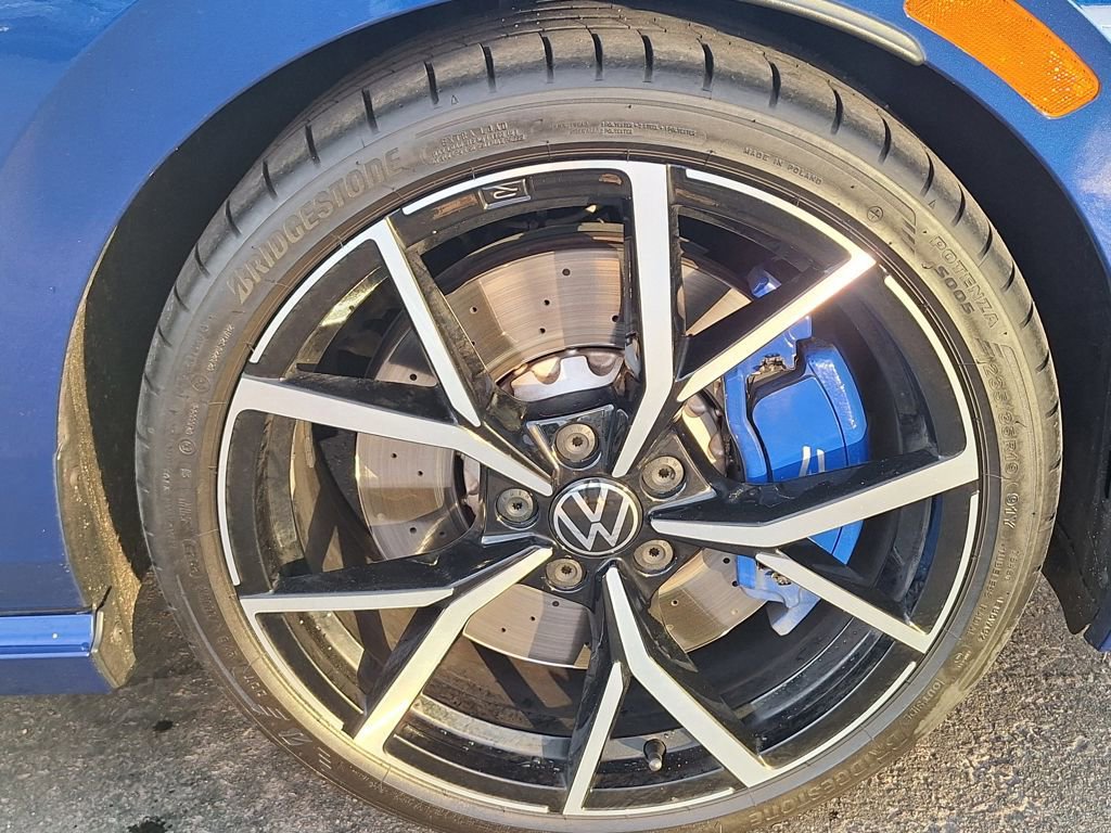 Used 2024 Volkswagen Golf R image 32
