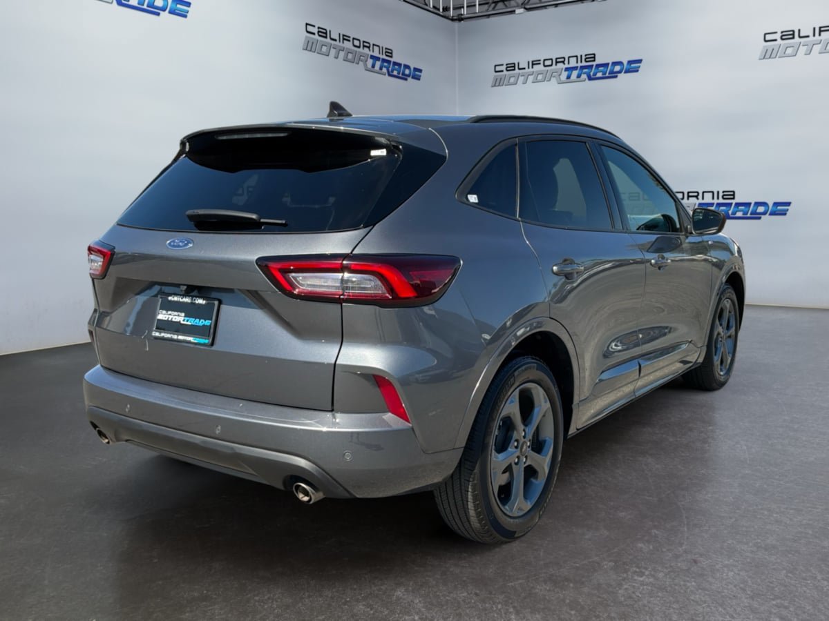 Used 2023 Ford Escape ST-Line w/ Tech Pack #1 FWD image 5