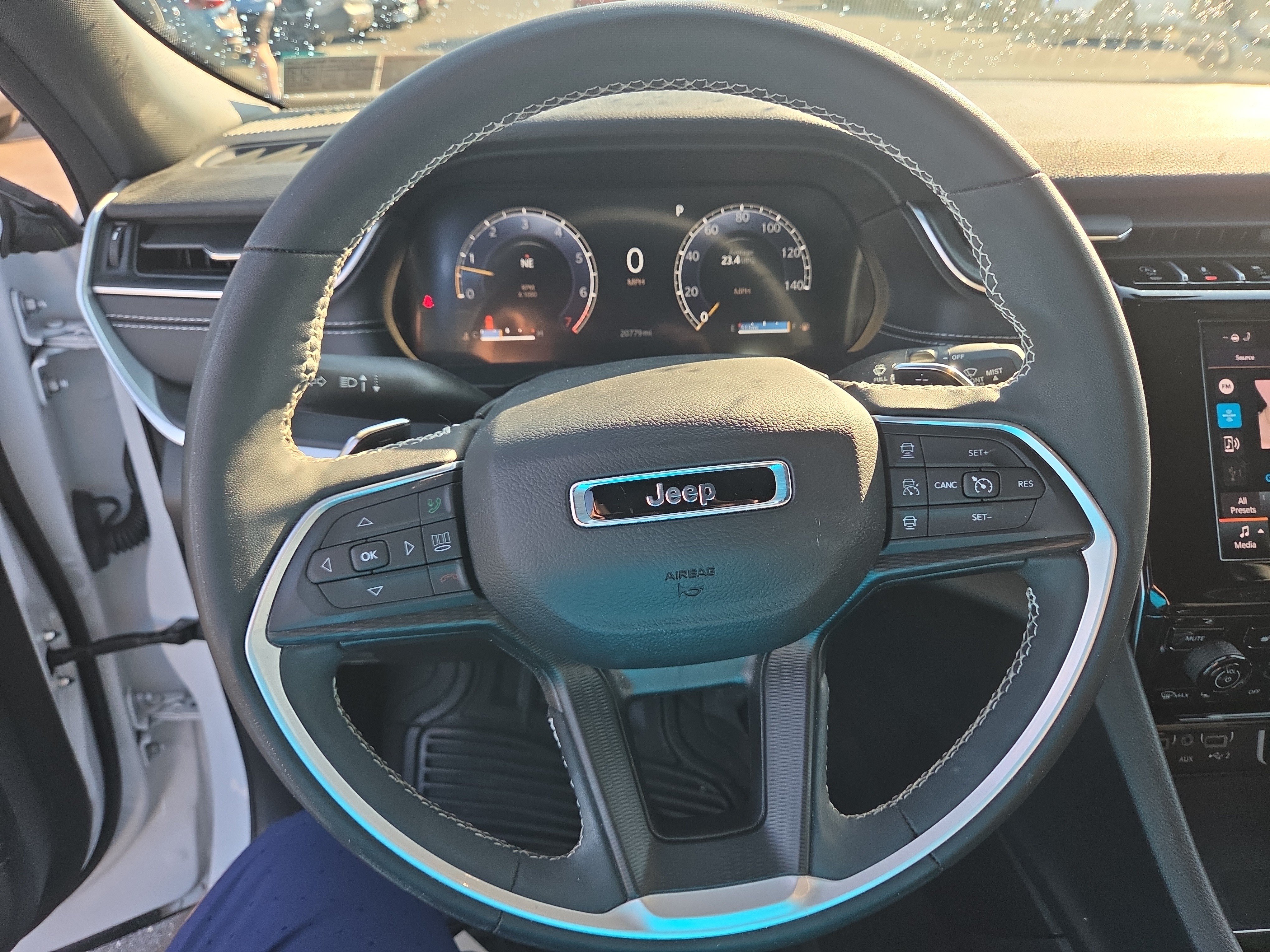 Used 2024 Jeep Grand Cherokee Altitude AWD/4WD image 3