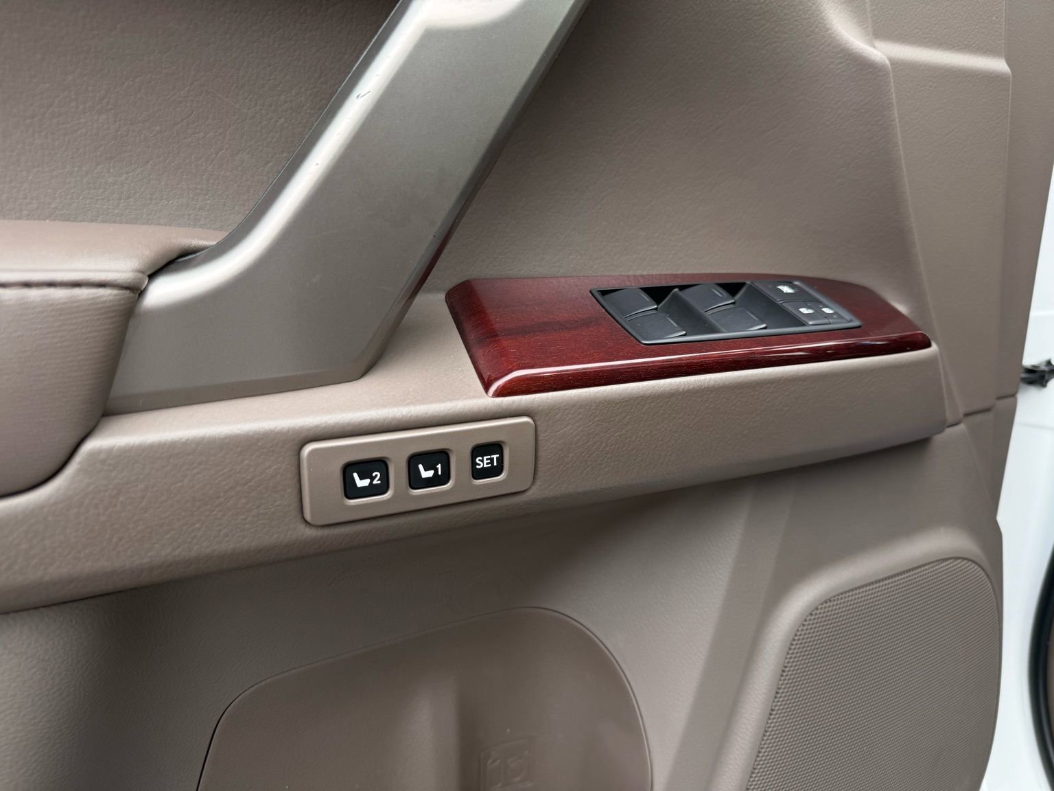 Used 2016 Lexus GX 460 Luxury w/ Preferred Accessory Package image 40