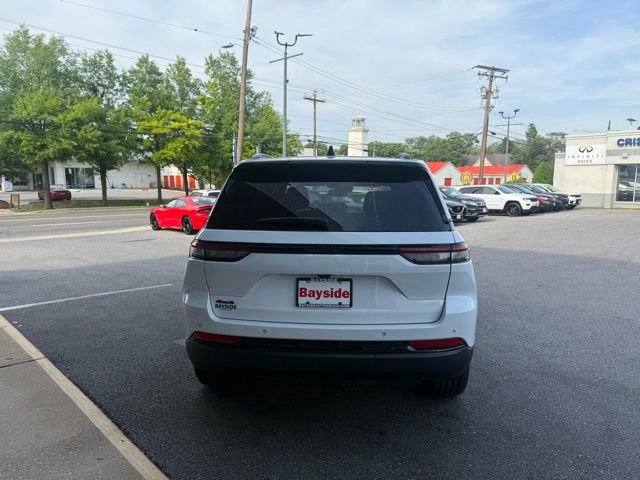 Used 2023 Jeep Grand Cherokee Altitude AWD/4WD image 18