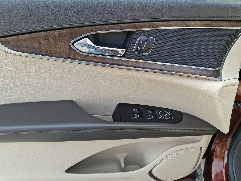 Used 2016 Lincoln MKX Reserve w/ Climate Package image 12