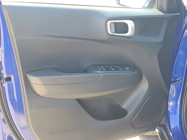 Used 2022 Hyundai Venue SEL FWD image 21
