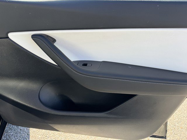 Used 2022 Tesla Model Y Performance image 9