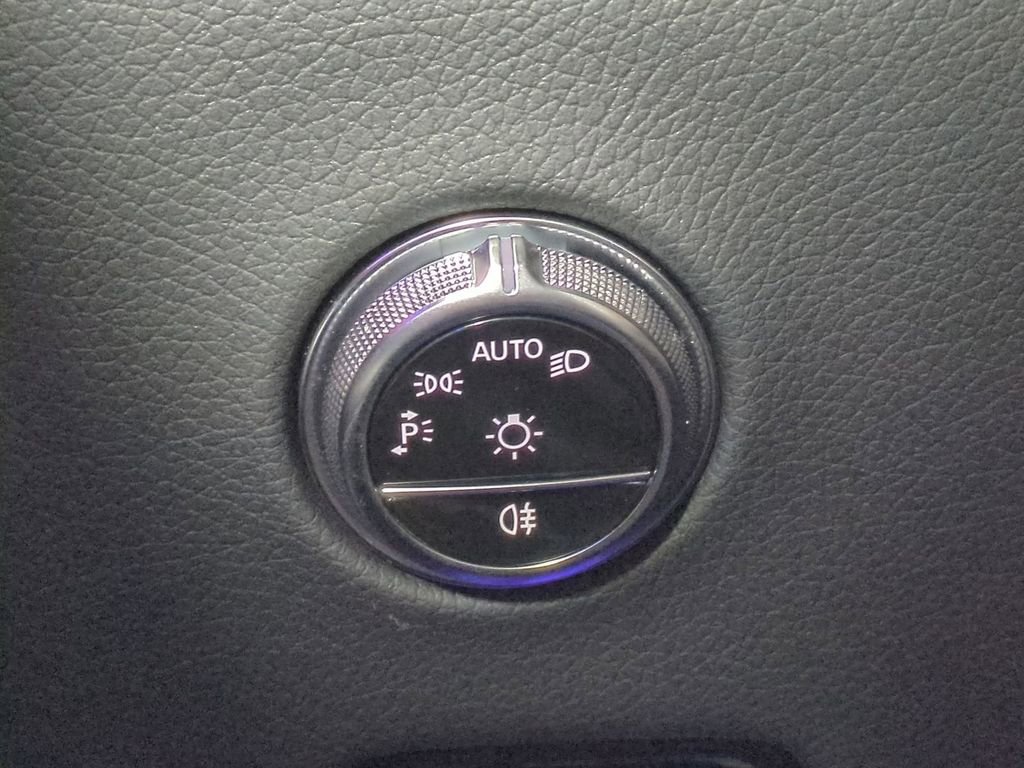 Used 2024 Mercedes-Benz GLC 300 4MATIC image 29