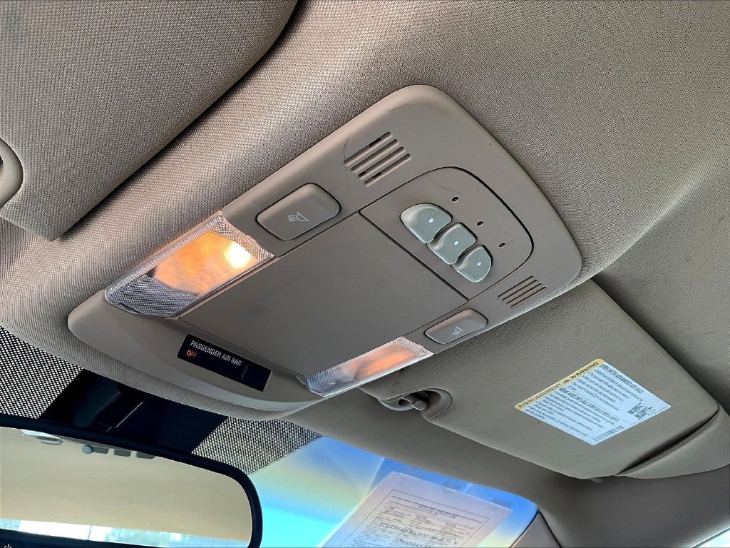 Used 2008 Buick Lucerne CXL w/ Driver Confidence Package FWD image 16