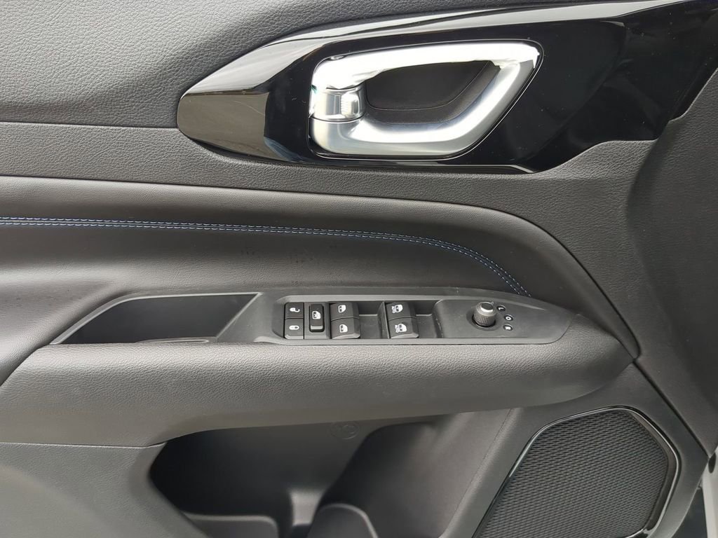 Used 2026 Jeep Compass Limited image 14