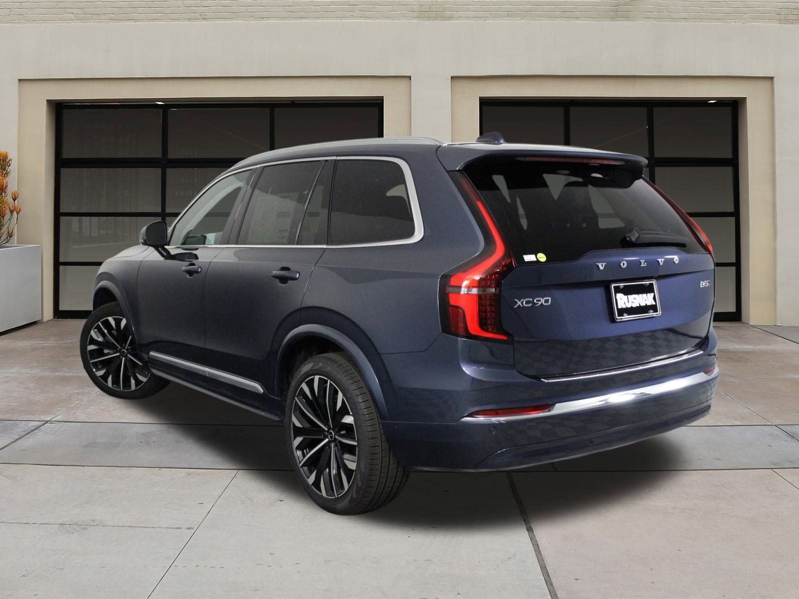 New 2025 Volvo XC90 B5 Core w/ Protection Package Premier image 3