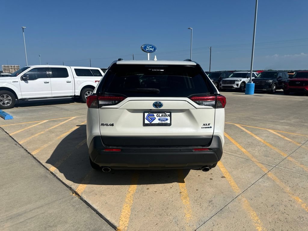 Used 2022 Toyota RAV4 XLE Premium AWD/4WD image 6