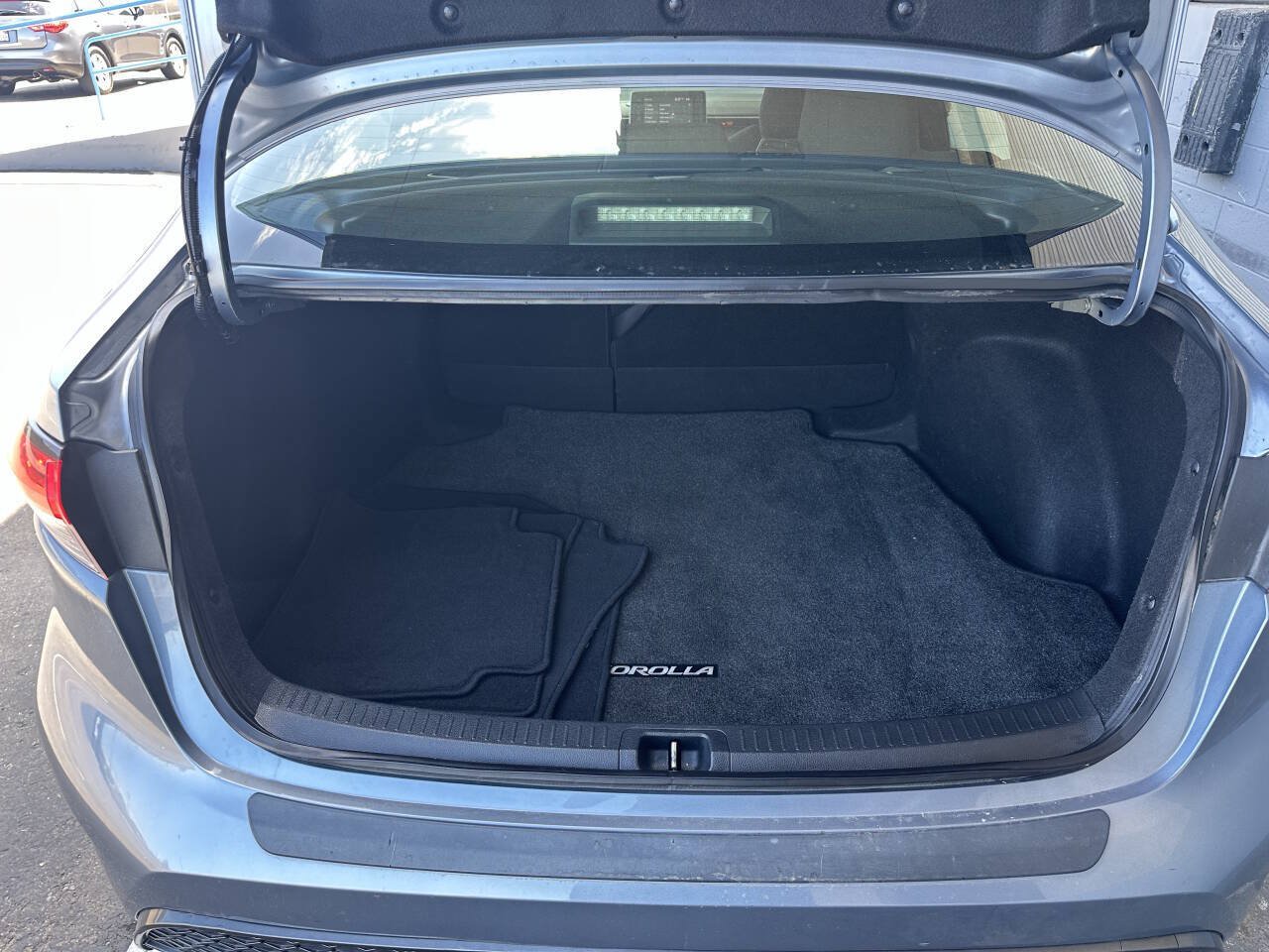 Used 2020 Toyota Corolla SE w/ Carpet Mat Package (TMS) FWD image 13