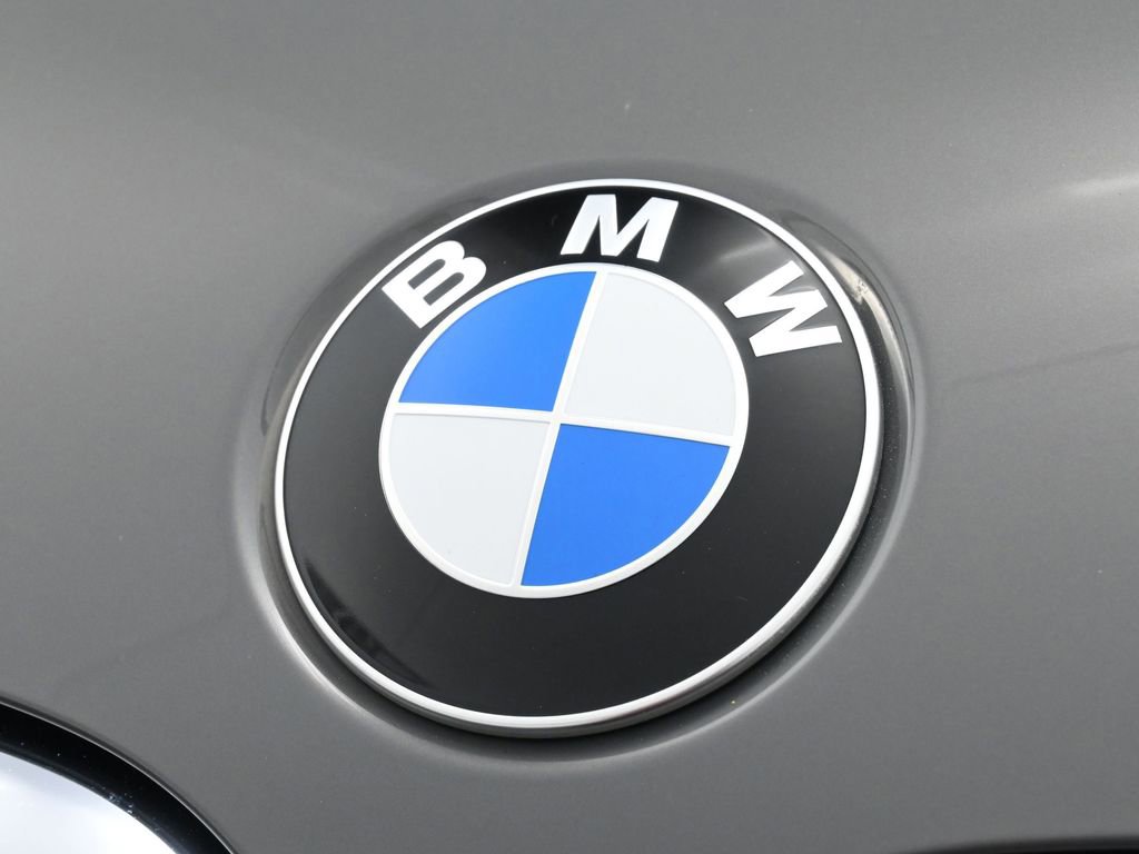 Used 2022 BMW 750i xDrive w/ Executive Package image 19