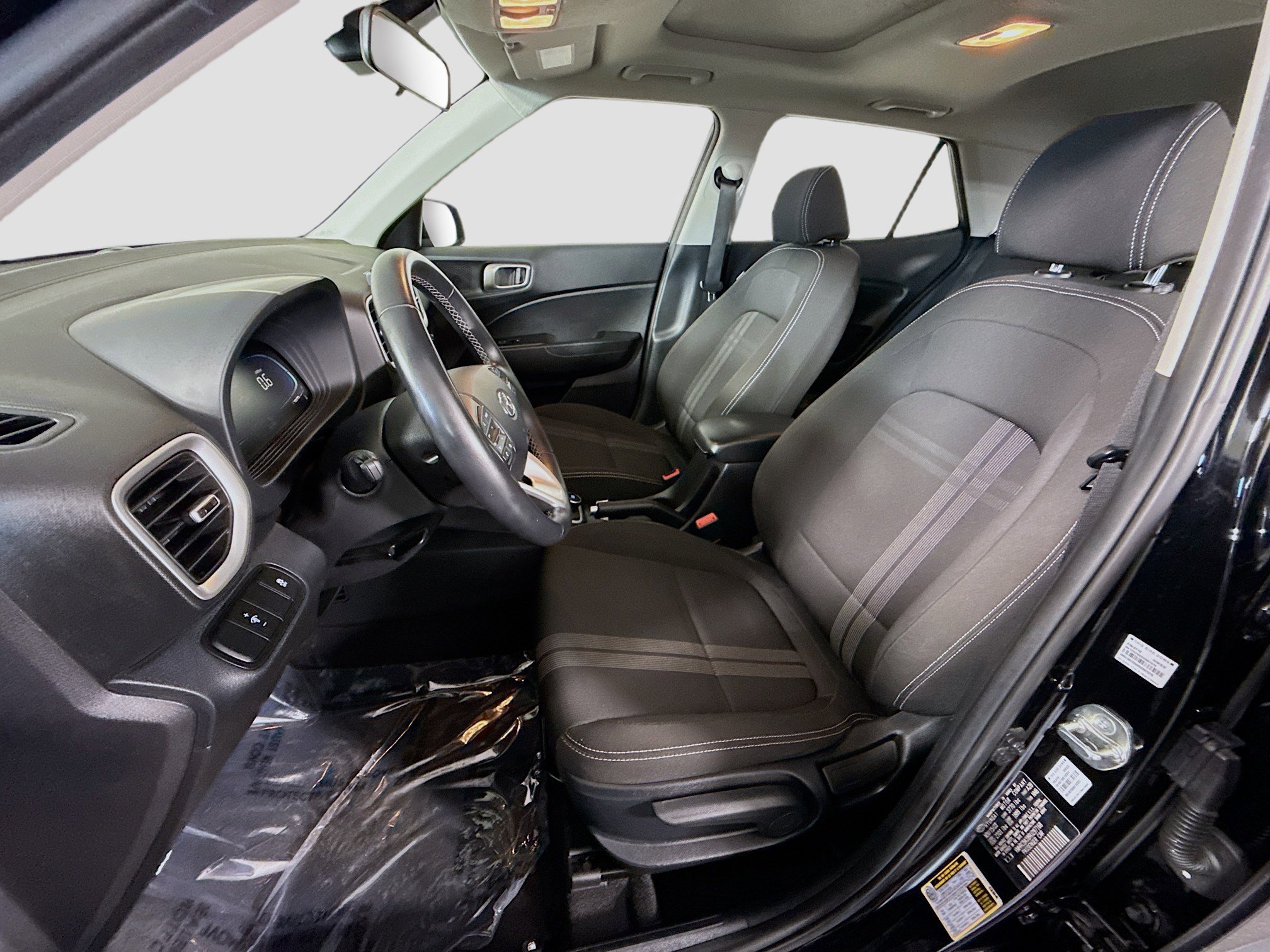 Used 2024 Hyundai Venue SEL FWD image 22